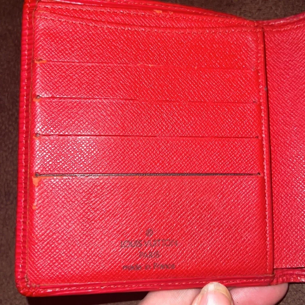 💯 Authentic Red LV Epi Wallet - Picture 6 of 10